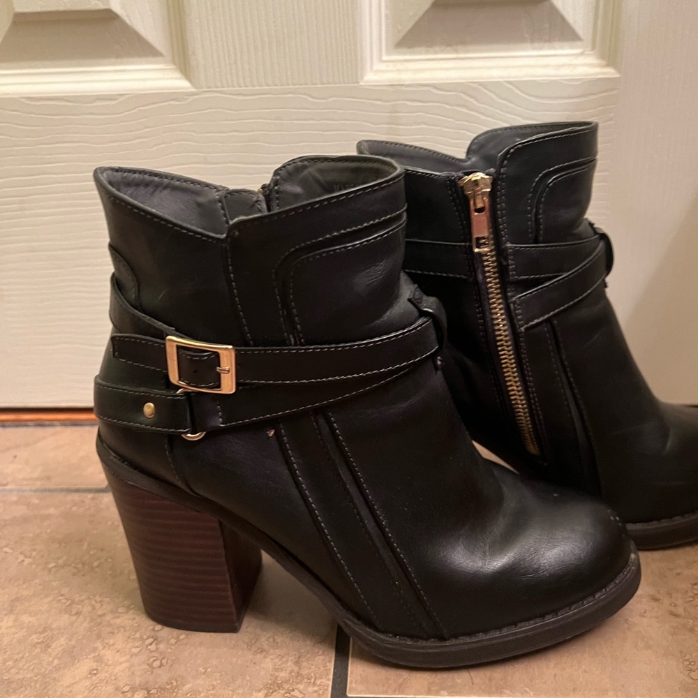 FOREVER 21 BOOTIES